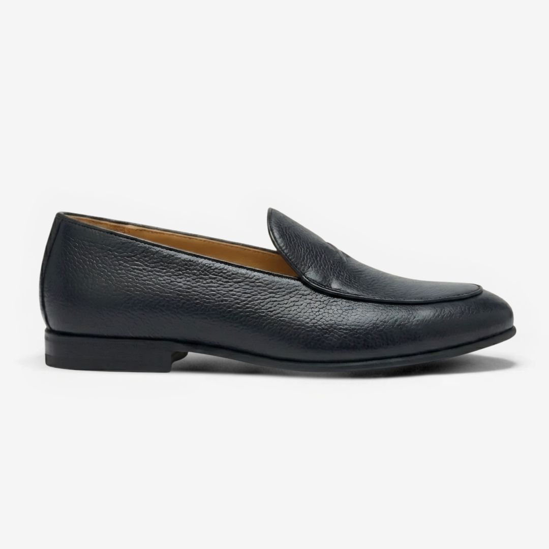 Milano-BlackPebbledLeather-RightPoint-PDP2.png